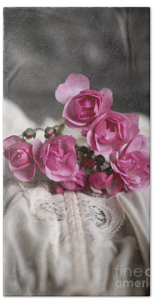 Lace Bath Towel featuring the photograph Roses and Lace by Edward Fielding
