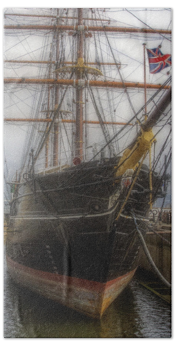 Rss Discovery Bath Towel featuring the photograph RSS Discovery by Jason Politte