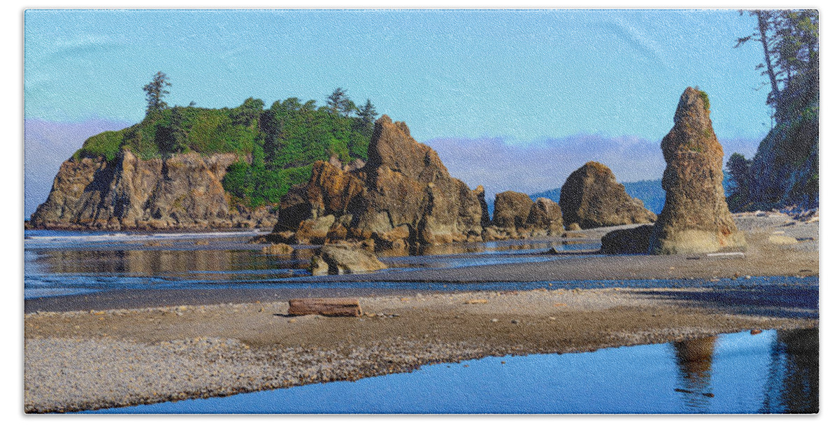 Olympic National Park Bath Towel featuring the photograph Ruby Beach Seastacks by Greg Norrell