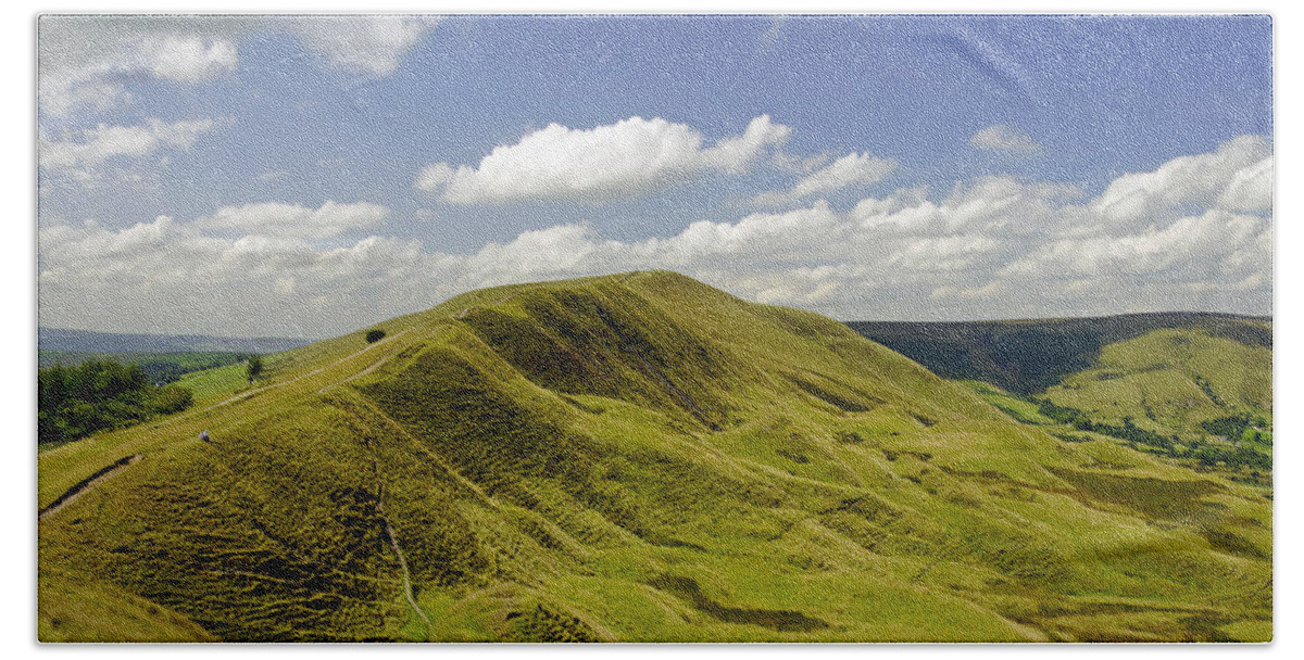 Derbyshire Hand Towel featuring the photograph Rushup Edge from Mam Tor by Rod Johnson