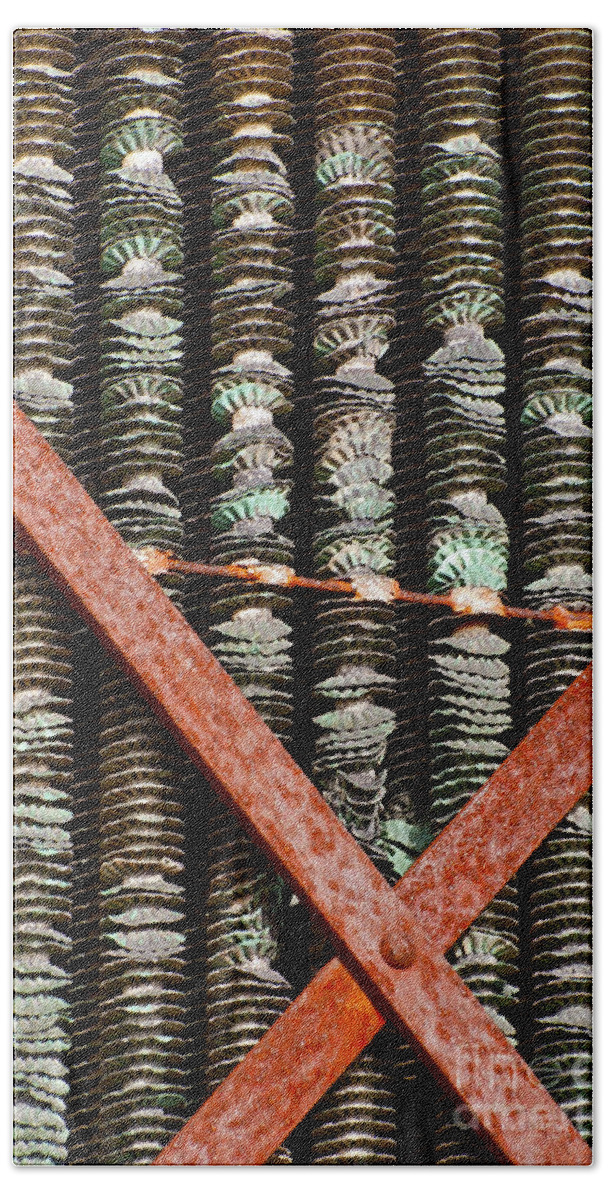 Rusty Tractor Radiator Bath Towel featuring the photograph Oxidized by Bob Phillips
