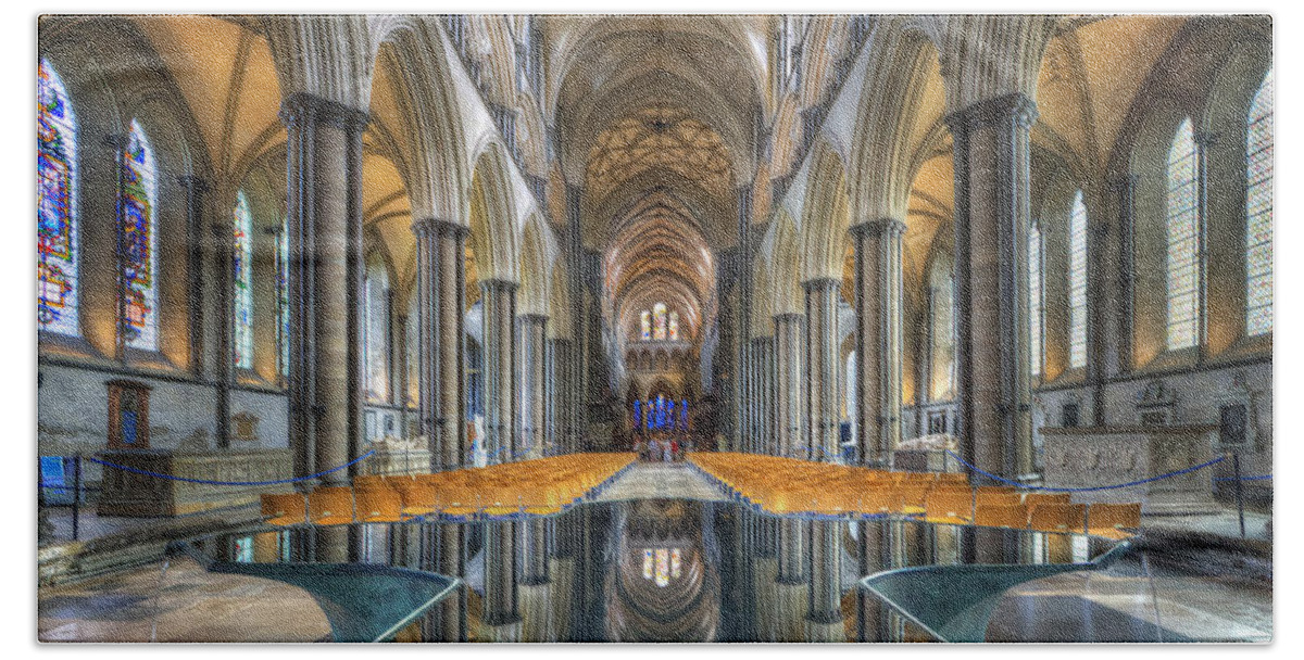 Hdr Bath Towel featuring the photograph Salisbury Cathedral by Yhun Suarez
