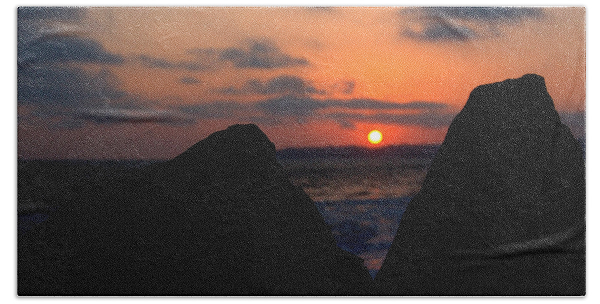 Sunset Bath Towel featuring the photograph San Clemente Rocks Sunset by Matt Quest