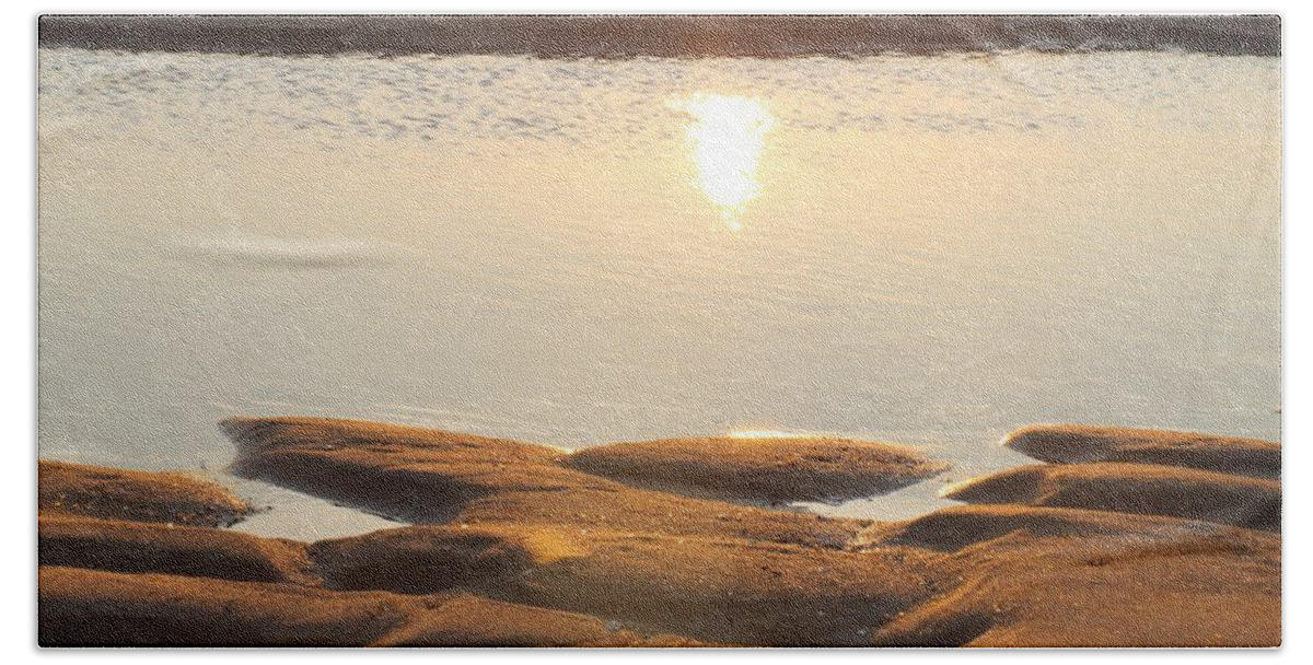 Sun Reflection Bath Towel featuring the photograph Sand Shine by Robert Banach