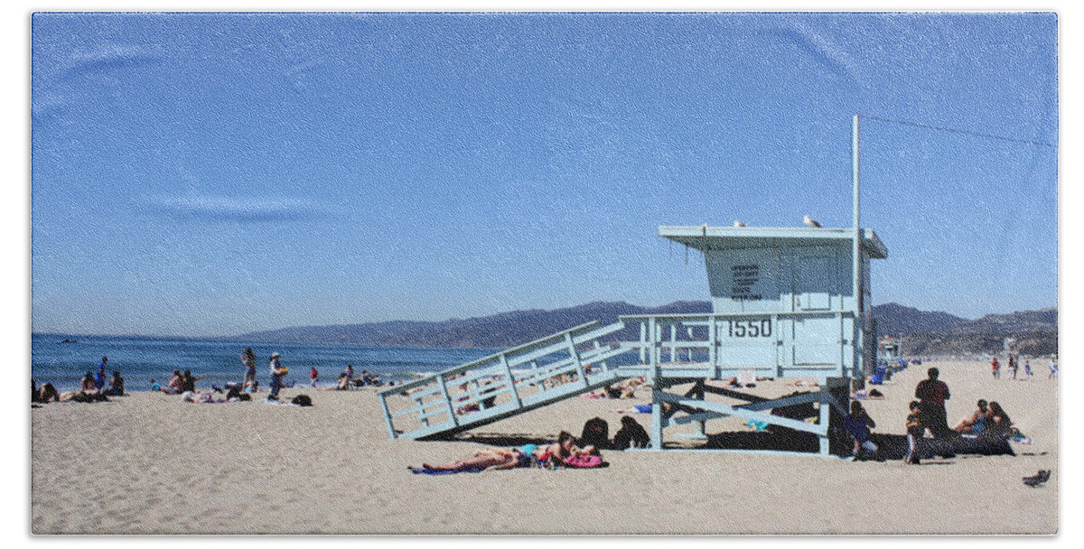 Santa Monica Bath Towel featuring the photograph Santa Monica by David Nicholls