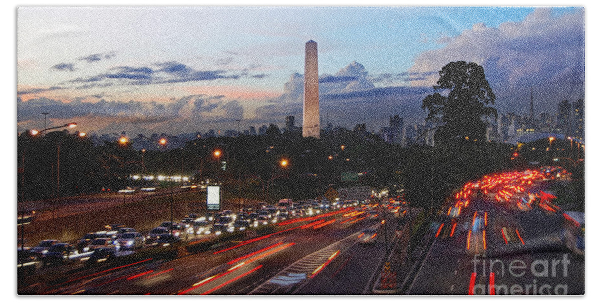 Sao Paulo Bath Towel featuring the photograph Sao Paulo skyline - Ibirapuera by Carlos Alkmin