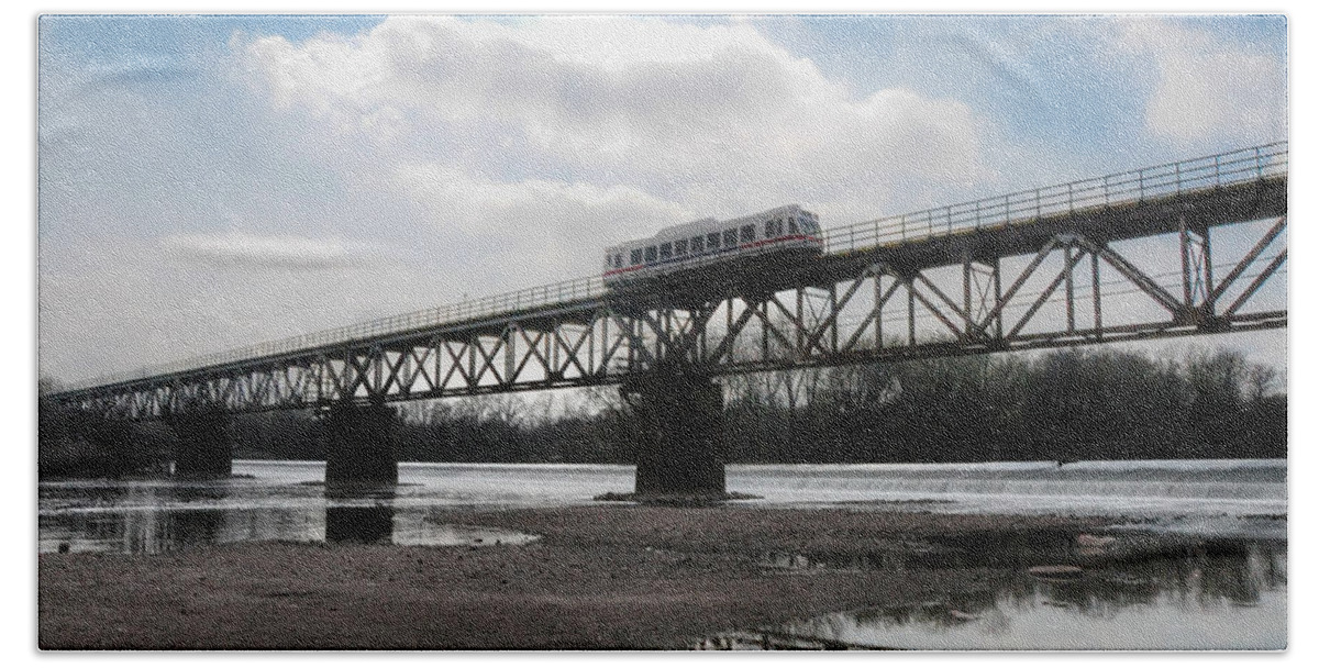 Septa Norristown High Speed Line Bridge Bath Towel featuring the photograph Septa High Speed Line - Bridgeport - Norristown Pa by Bill Cannon