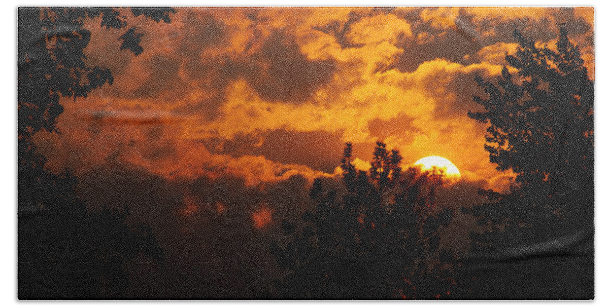 Setting Hand Towel featuring the photograph Setting Sun in Smokey Clouds by Mick Anderson