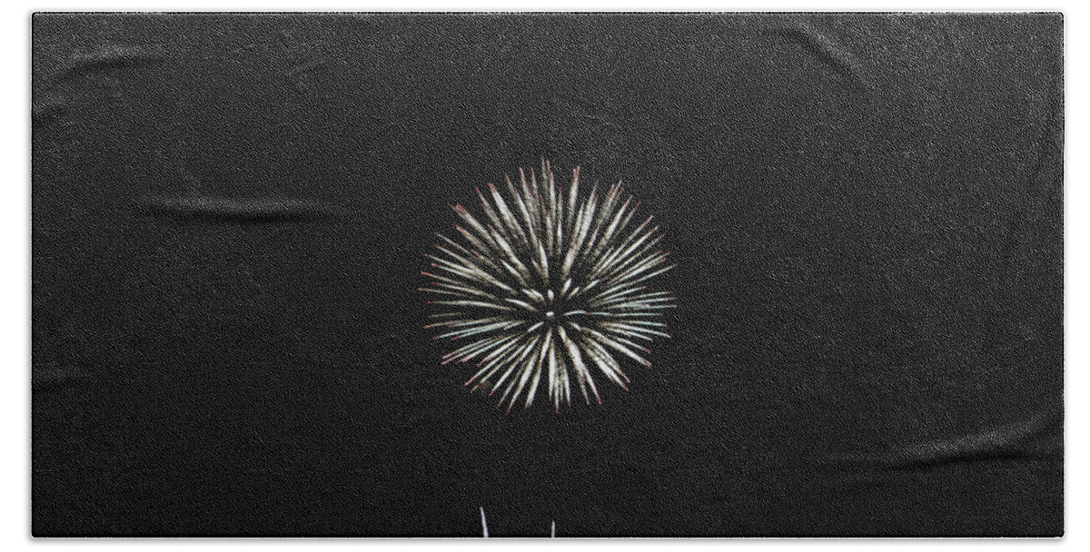 Fireworks Bath Towel featuring the photograph Shooting Stars by Edward Hawkins II