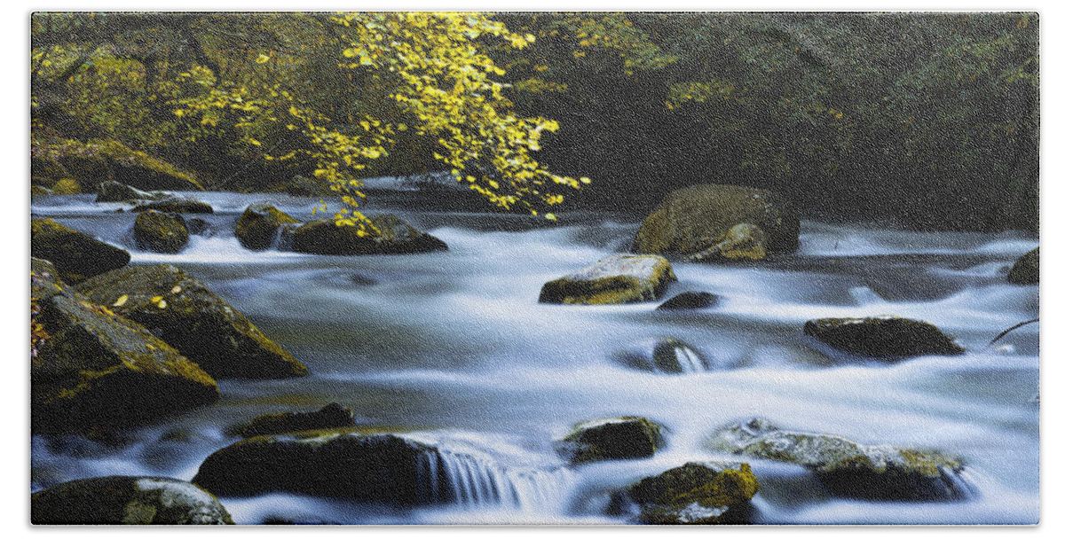 Great Smoky Mountains Bath Towel featuring the photograph Smoky Stream by Chad Dutson