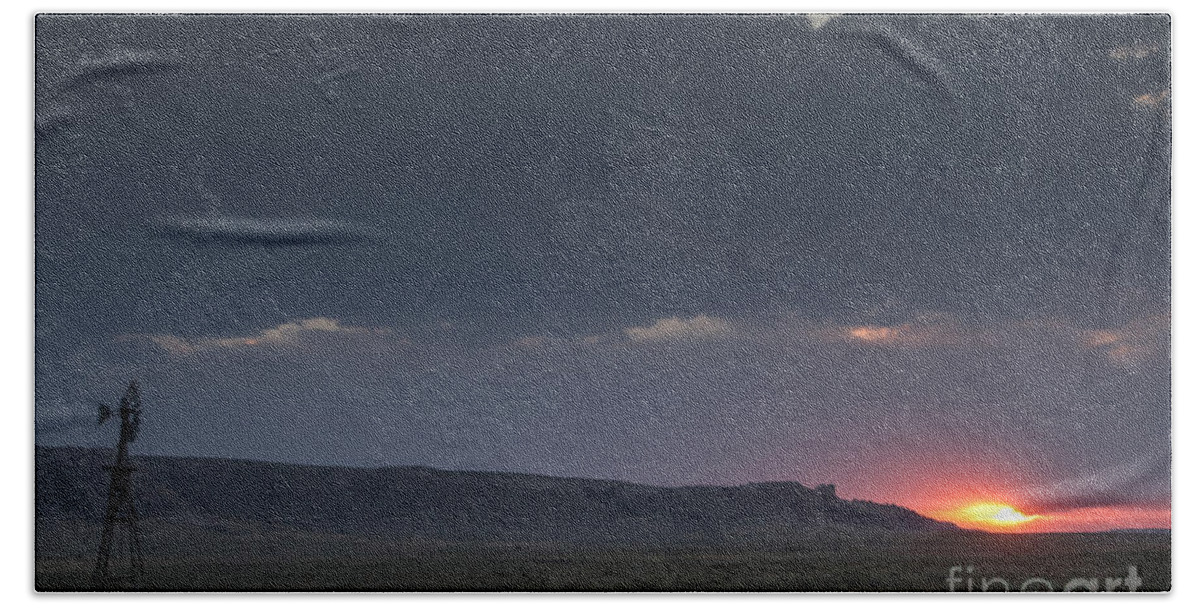 Wyoming Hand Towel featuring the photograph A Sunset Somewhere In Wyoming by Steve Triplett