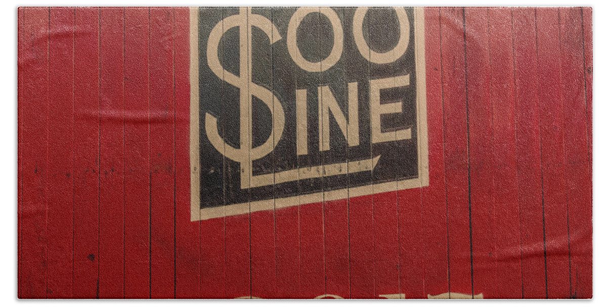 Red Bath Towel featuring the photograph Soo Line Box Car by Paul Freidlund