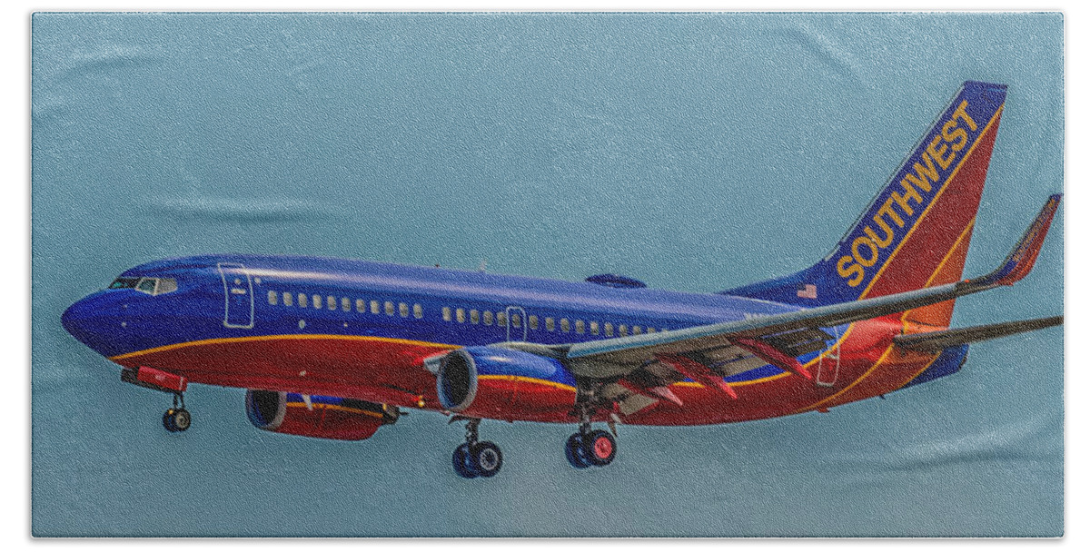 Plane Hand Towel featuring the photograph Southwest 737 landing by Paul Freidlund