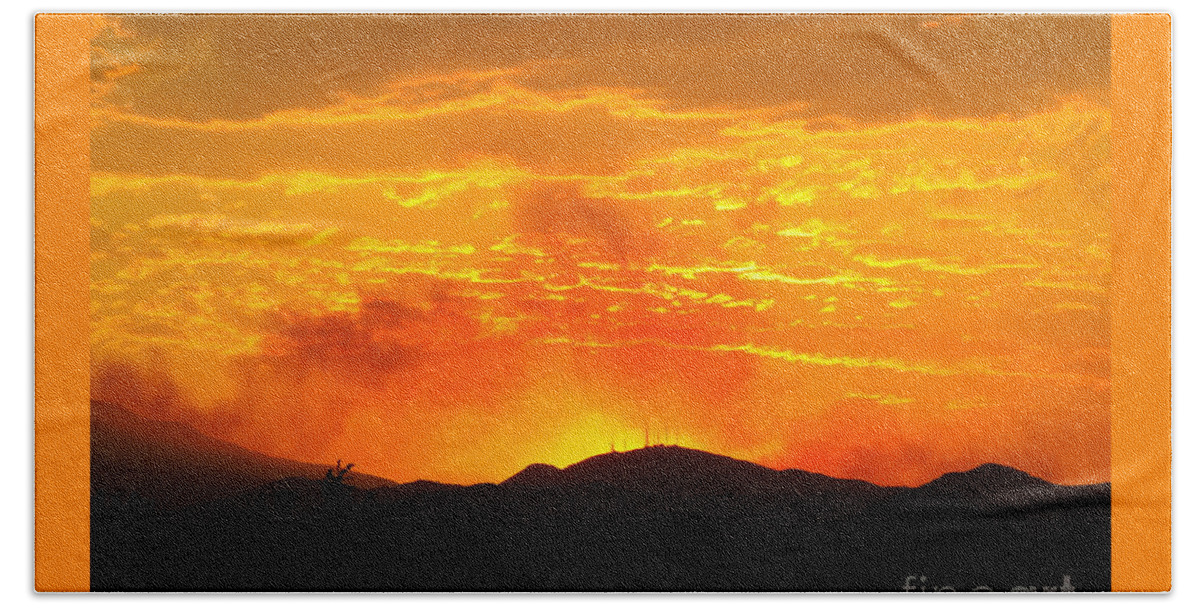 Hills Bath Towel featuring the photograph Spectacular Nevada Sunset by Phyllis Kaltenbach
