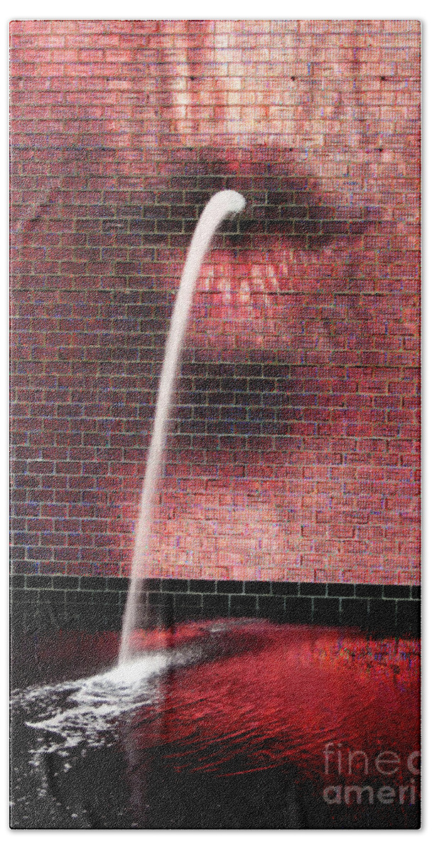 Chicago Bath Towel featuring the photograph Spittin' Image by Patty Colabuono