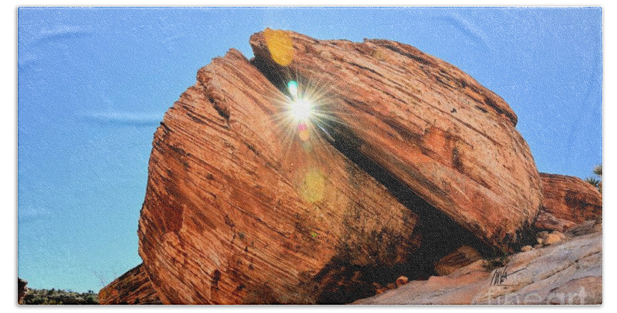 Split Rock Bath Towel featuring the photograph Split Rock - Red Rock Canyon Nevada by Mark Valentine