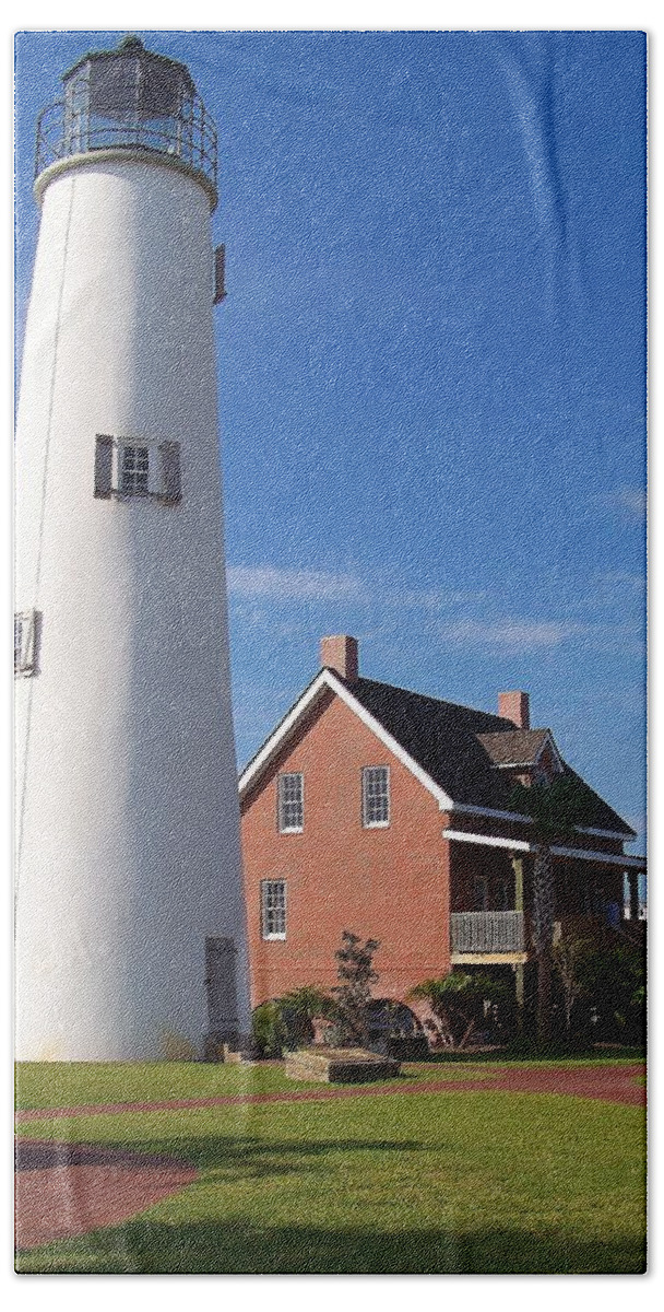 Lighthouse Bath Towel featuring the photograph St. George Lighthouse by Laurie Perry