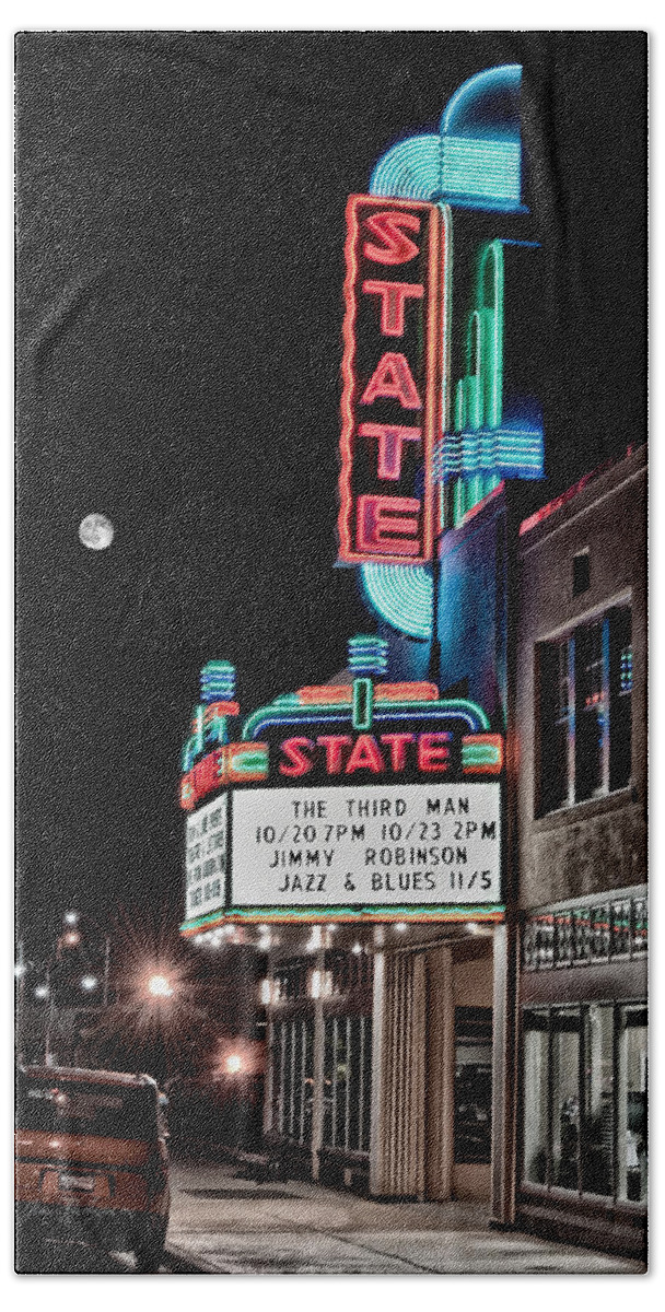 Hdr Bath Towel featuring the photograph State Theater by Jim Thompson