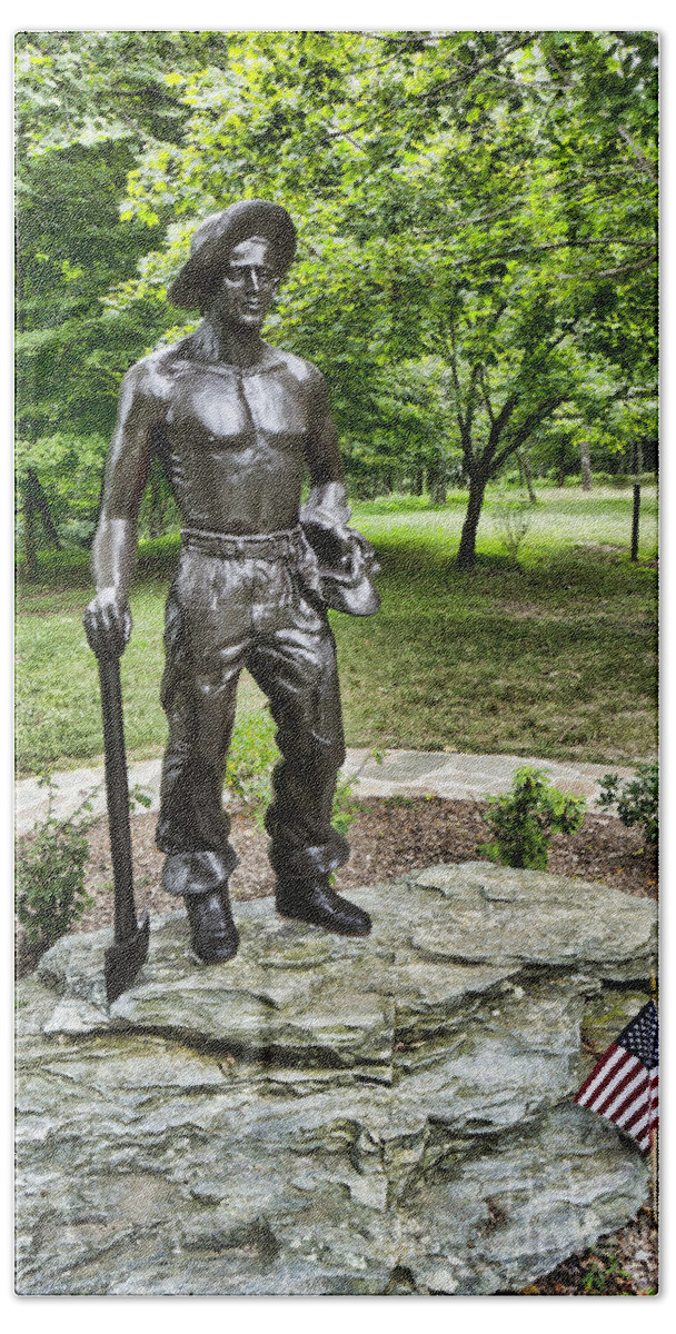Ccc Boy Bath Towel featuring the photograph Statue of a CCC Boy at Gambrill State Park in Maryland by William Kuta