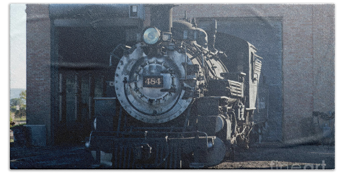 Antonito Bath Towel featuring the photograph Steam Engine 489 on the Cumbres and Toltec Scenic Railroad by Fred Stearns