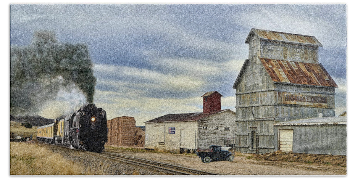 Union Pacific Bath Towel featuring the photograph Steam in Castle Rock by Ken Smith
