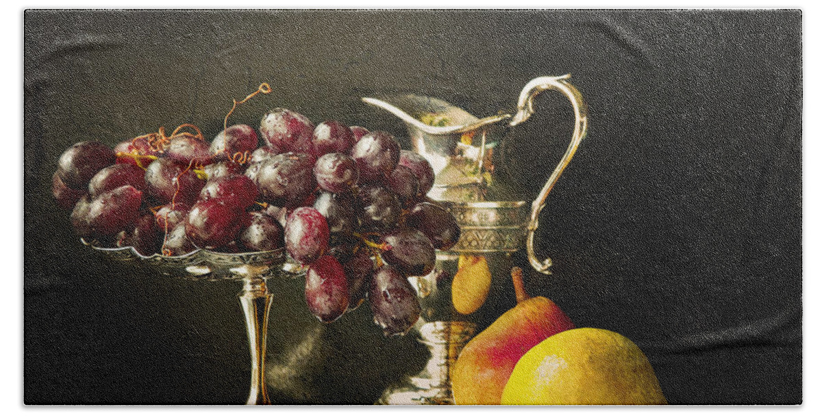 Chiaroscuro Bath Towel featuring the photograph Still Life With Fruit by Theresa Tahara