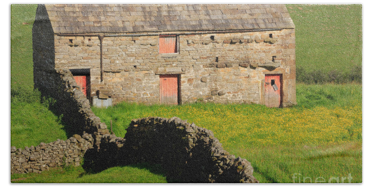 Stone Bath Towel featuring the photograph Stone barn with red doors in Swaledale Yorkshire Dales by Louise Heusinkveld