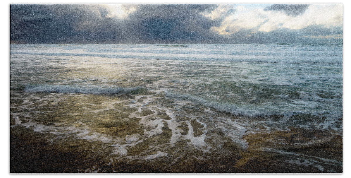 Sky Hand Towel featuring the photograph Storm warning by Michael Goyberg