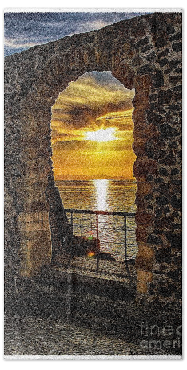 Sunrise Hand Towel featuring the photograph Sun Panorama by Stefano Senise