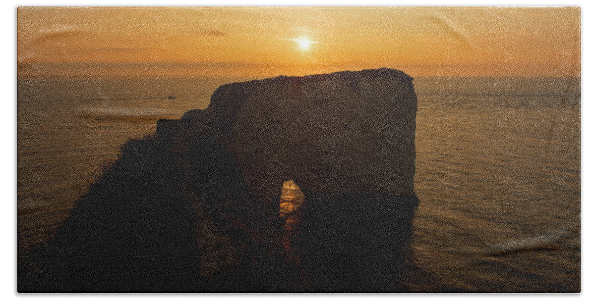 Old Harry Bath Towel featuring the photograph Sunrise Old Harry Rocks by Ian Middleton