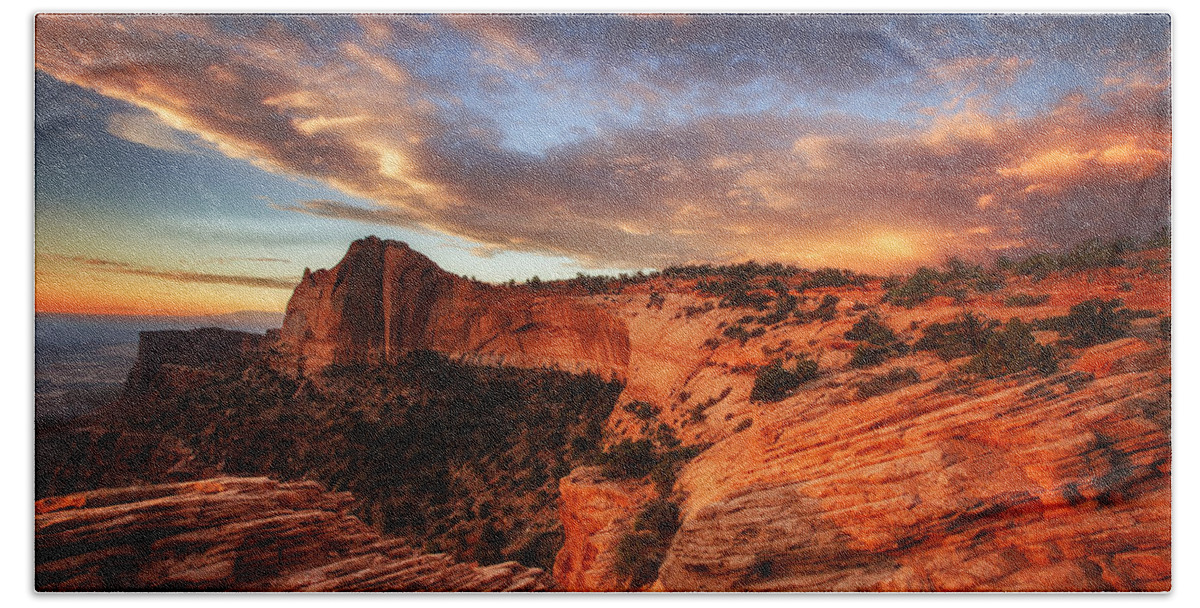 Sunrise Hand Towel featuring the photograph Sunrise Over Canyonlands by Darren White