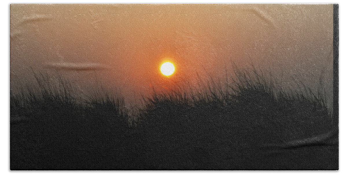 Sunrise Bath Towel featuring the photograph Sunrise Through the Tall Grass by Bill Cannon