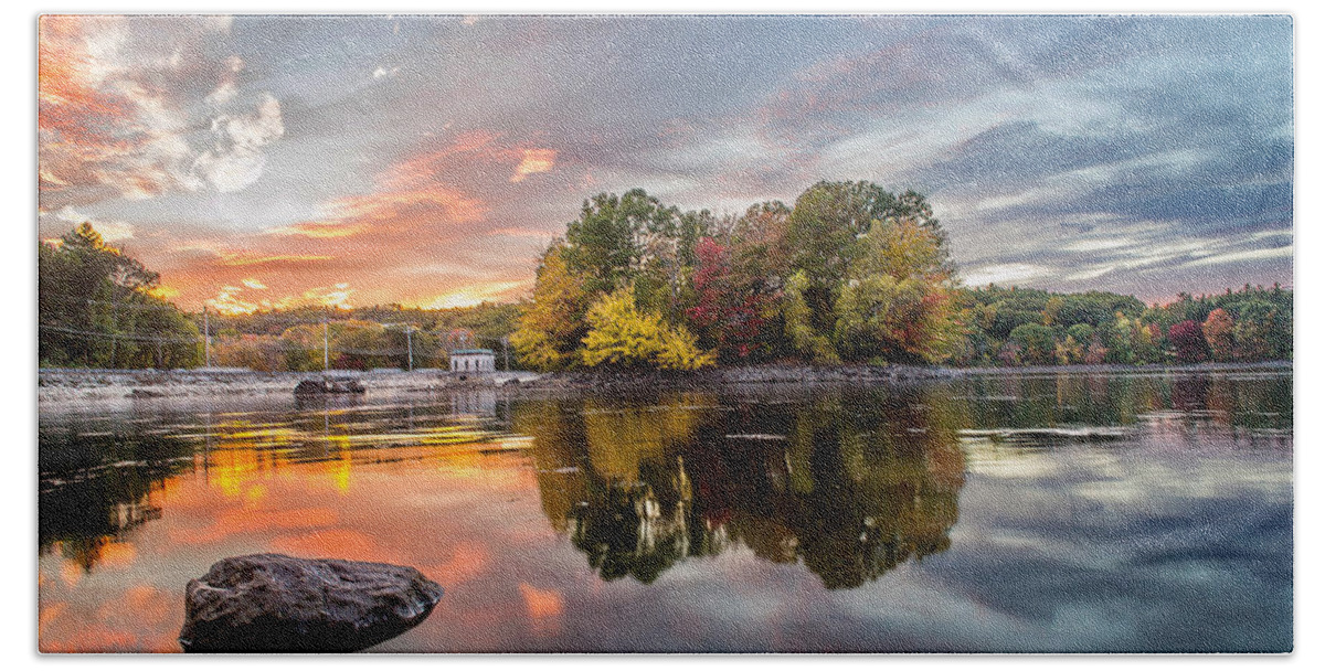 Autumn Hand Towel featuring the photograph Sunset at Cambridge Reservoir by Jatin Thakkar