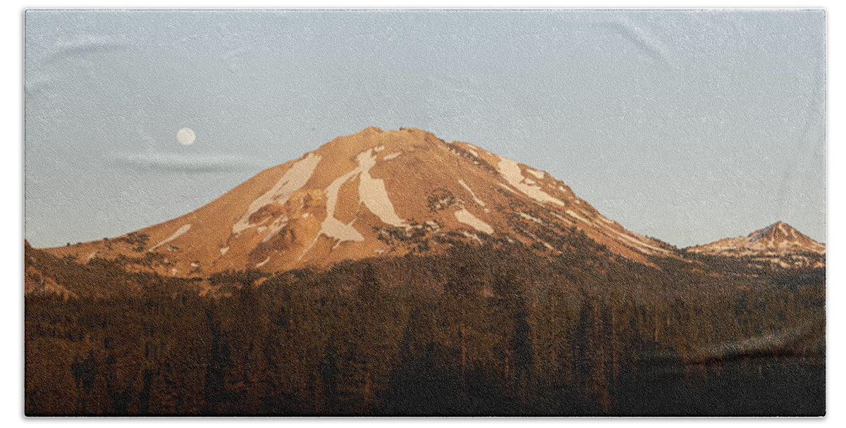538021 Bath Towel featuring the photograph Sunset At Lassen Volcanic Np California by Kevin Schafer