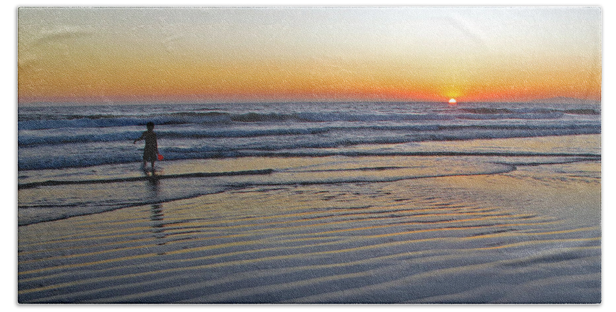 Ocean Bath Towel featuring the photograph Sunset At The Beach by Kelly Holm