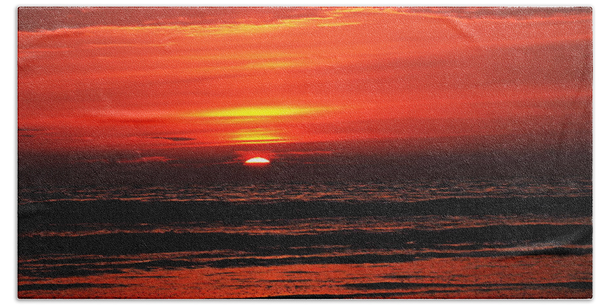 Sunset Bath Towel featuring the photograph Sunset by Nick Kloepping