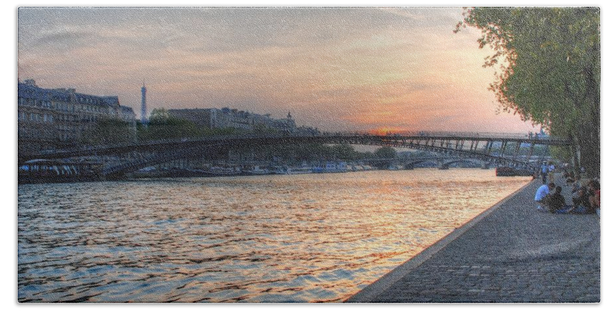 Seine Hand Towel featuring the photograph Sunset on the Seine by Jennifer Ancker