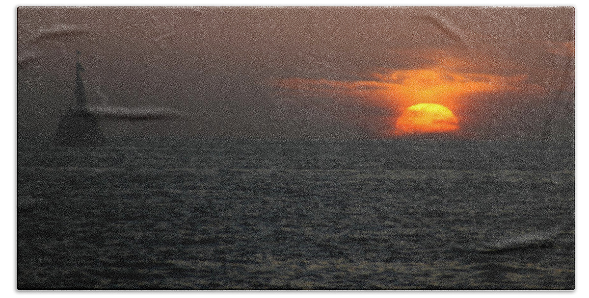 Puerto Vallarta Bath Towel featuring the photograph Sunset over the Pacific by Tracy Winter