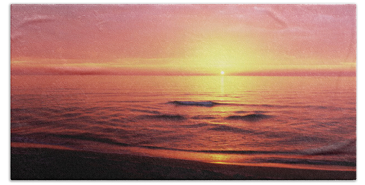 Photography Bath Towel featuring the photograph Sunset Over The Sea, Venice Beach by Panoramic Images