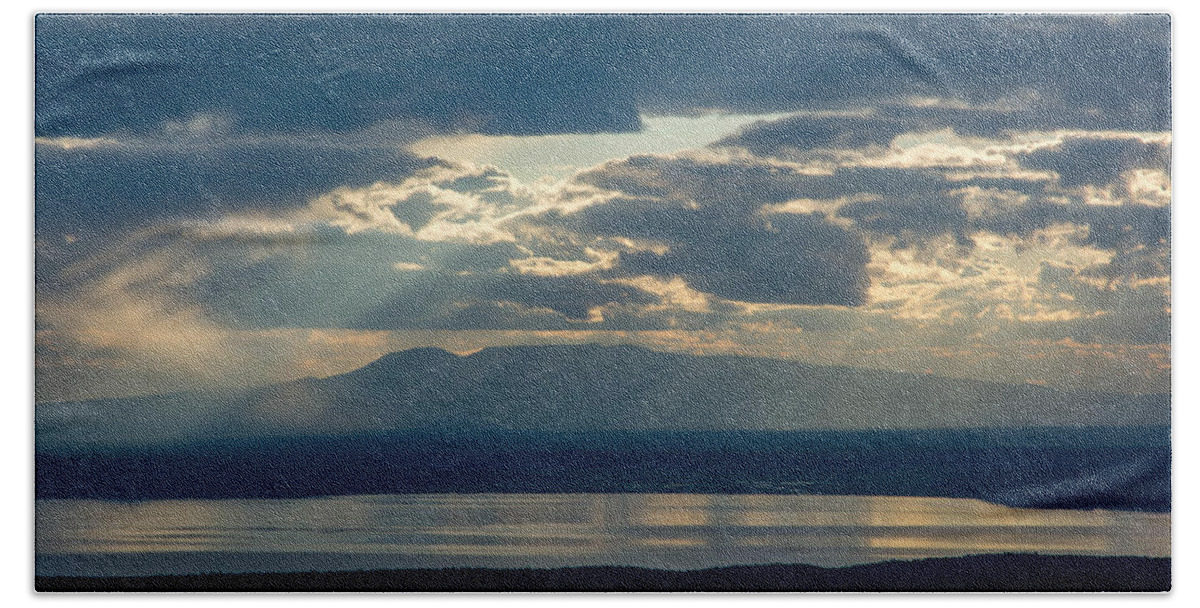 Mountain Hand Towel featuring the photograph Sunset Rays Over Mount Susitna by Andrew Matwijec