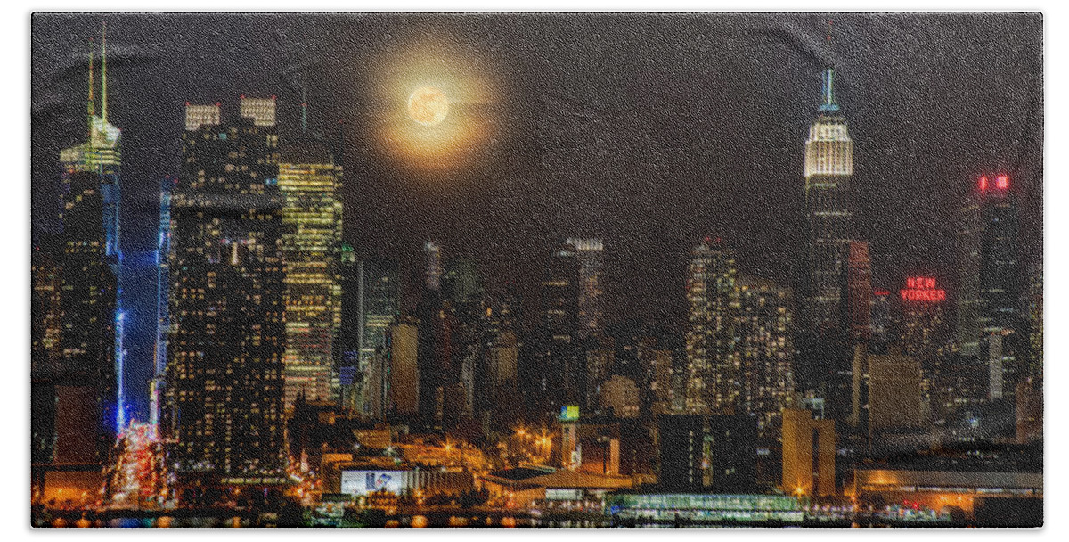 Empire State Building Hand Towel featuring the photograph Super Moon Over NYC by Susan Candelario