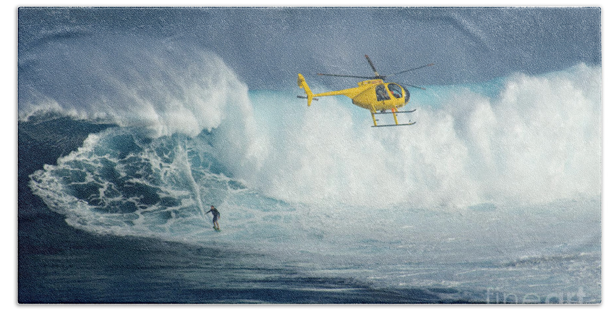 Helicopter Bath Towel featuring the photograph Surfing Jaws 6 by Bob Christopher