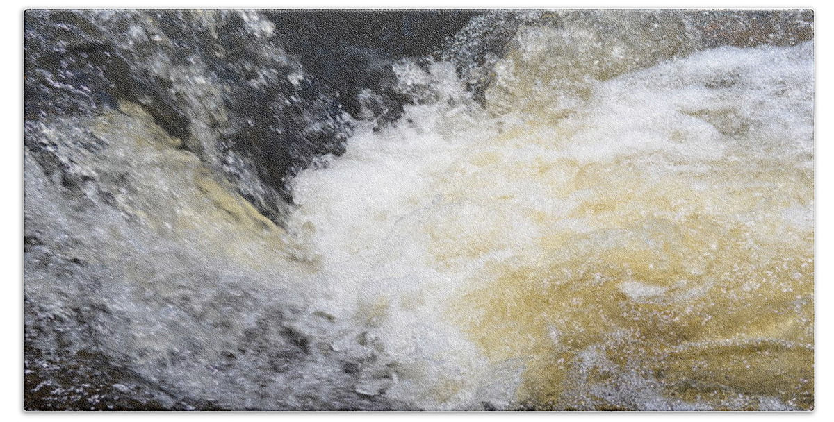 Water Bath Towel featuring the photograph Surging Waters by Tara Potts