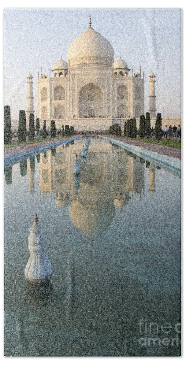 Taj Mahal Bath Towel featuring the photograph Taj by Elena Perelman