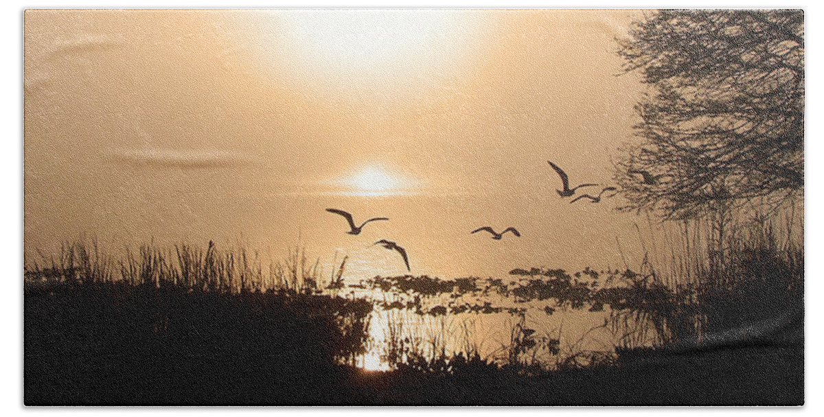 Nature Bath Towel featuring the photograph Taking Flight by Peggy Urban