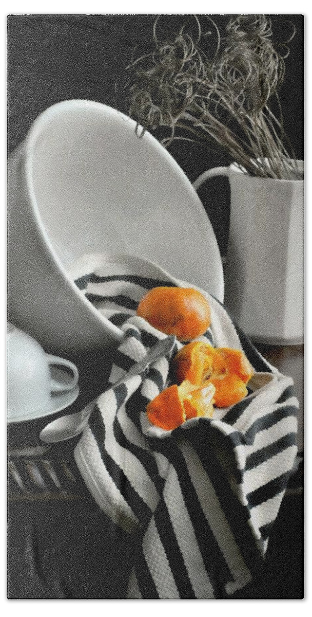 Still Life Bath Towel featuring the photograph Tangerines by Diana Angstadt