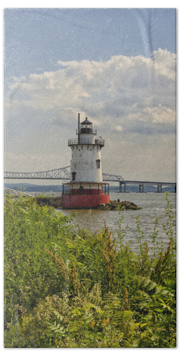 Tarrytown Bath Towel featuring the photograph Tarrytown Lighthouse and the Tappan Zee Bridge by Marianne Campolongo