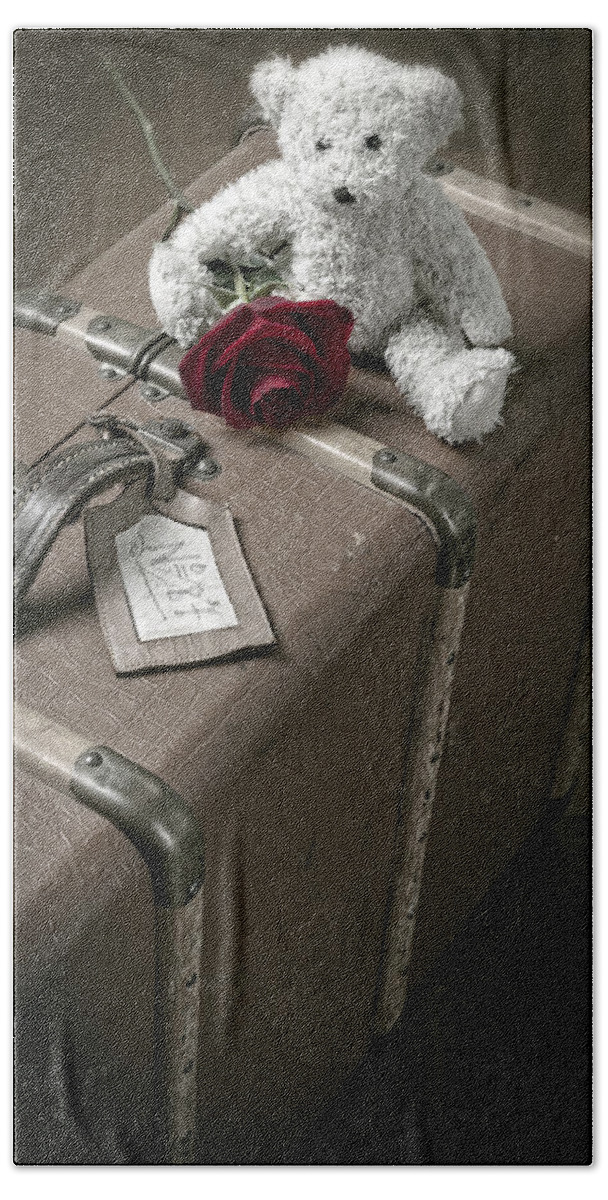 Rose Bath Towel featuring the photograph Teddy Wants To Travel by Joana Kruse