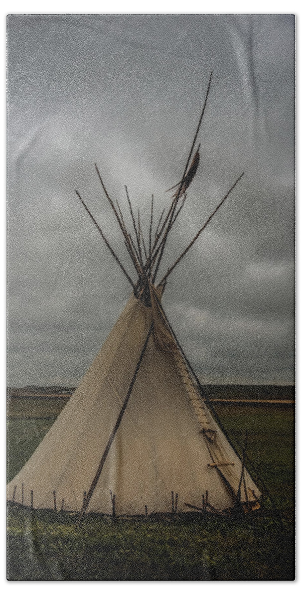 Tepee Hand Towel featuring the photograph Tepee by Paul Freidlund