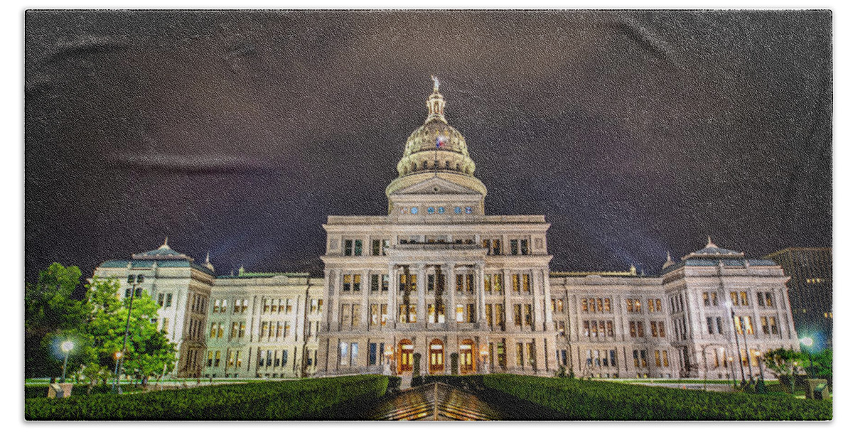 Capitol Bath Towel featuring the photograph Texas Capitol Building by David Morefield